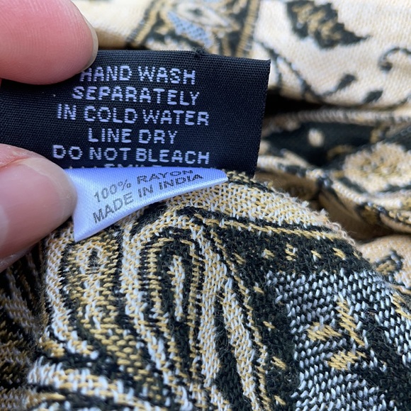 Culture shop Black Creme and Gold scarf paisley - Picture 4 of 4